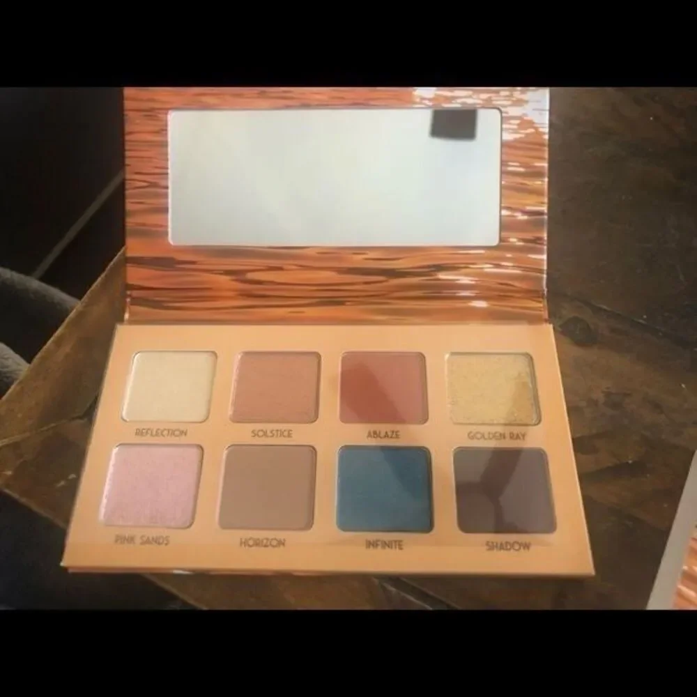 NWT. Golden Hour mango butter eyeshadow palette